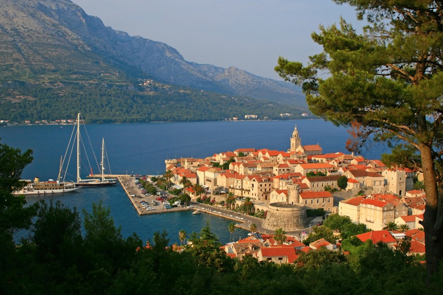 לשון היבשה ועליה העיר הציורית קורצ'ולה