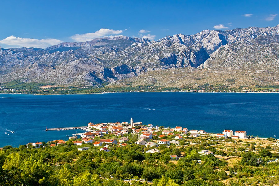 מראה של רכס הרי ולביט ופארק פקלניצה בתוכם