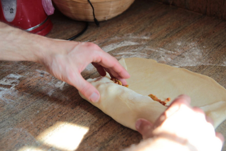 כעת קפלו מעל המלית צלע רוחבית אחד של המלבן
