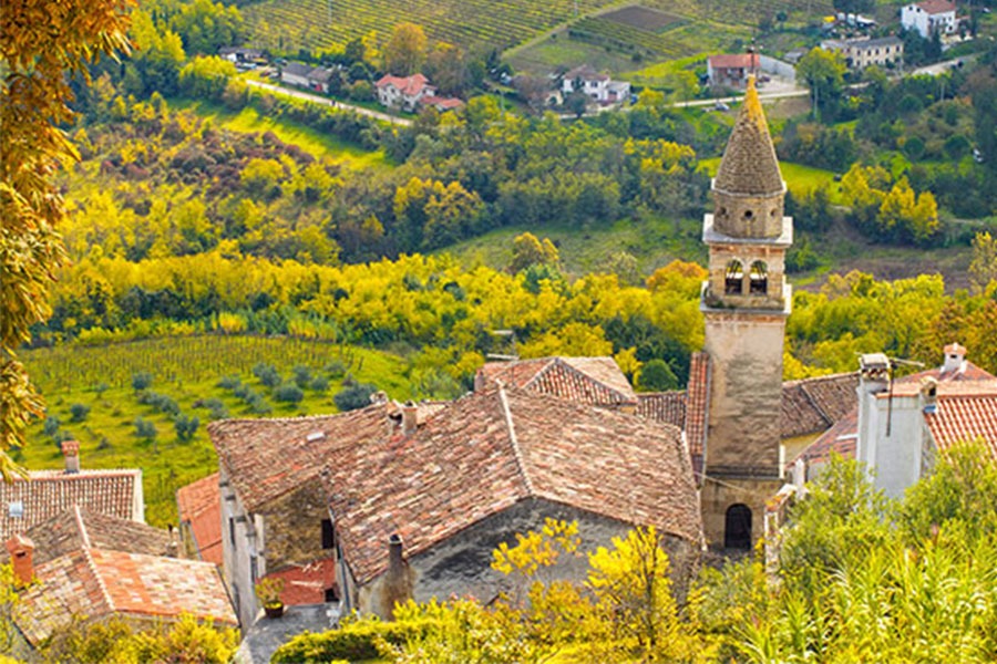 מוטובון - עיירה ימי ביניימית ציורית ונינוחה